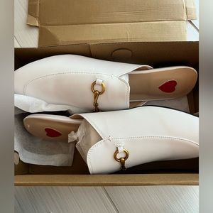 Beautiful never worn white slides